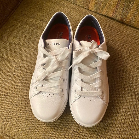 ❣️EUC- WHITE & NAVY STREET CLEATS 2  SNEAKERS - Picture 5 of 12